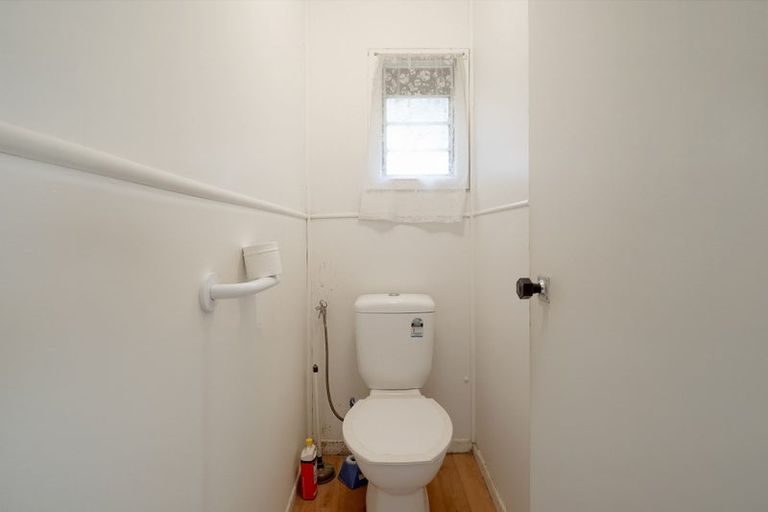 Photo of property in 23 Smythe Road, Henderson, Auckland, 0612