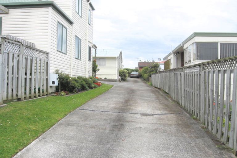 Photo of property in 2/3 Winifred Avenue, Bayview, Auckland, 0629