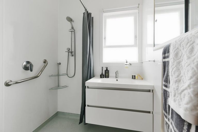 Photo of property in 23a Hereford Street, Te Atatu Peninsula, Auckland, 0610