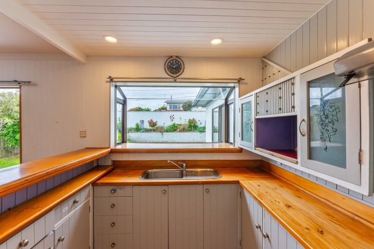 Photo of property in 18 Ruru Road, Otaihanga, Paraparaumu, 5036