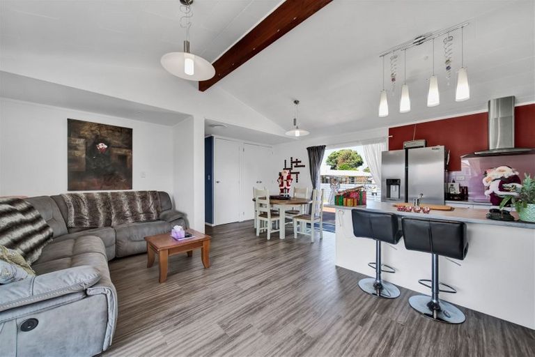 Photo of property in 1 Waihi Road, Hawera, 4610