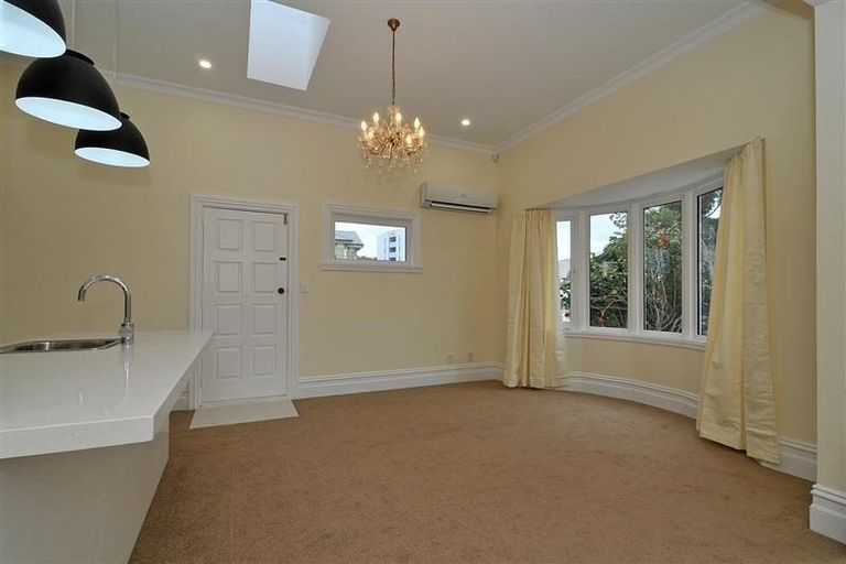 Photo of property in 8 Te Wharepouri Street, Berhampore, Wellington, 6023