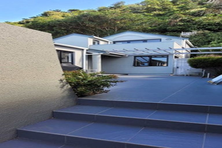 Photo of property in 287 Karaka Bay Road, Karaka Bays, Wellington, 6022