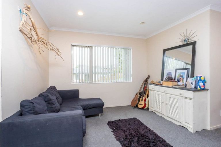 Photo of property in 20 Quincey Place, Massey, Auckland, 0614