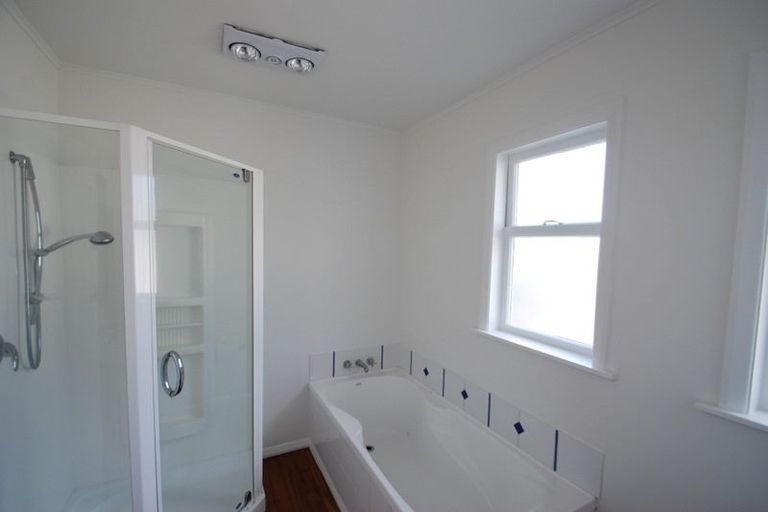 Photo of property in 127 Broderick Road, Johnsonville, Wellington, 6037