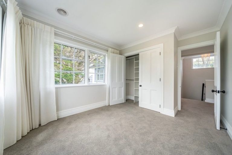 Photo of property in 29 Padnell Crescent, Paparangi, Wellington, 6037