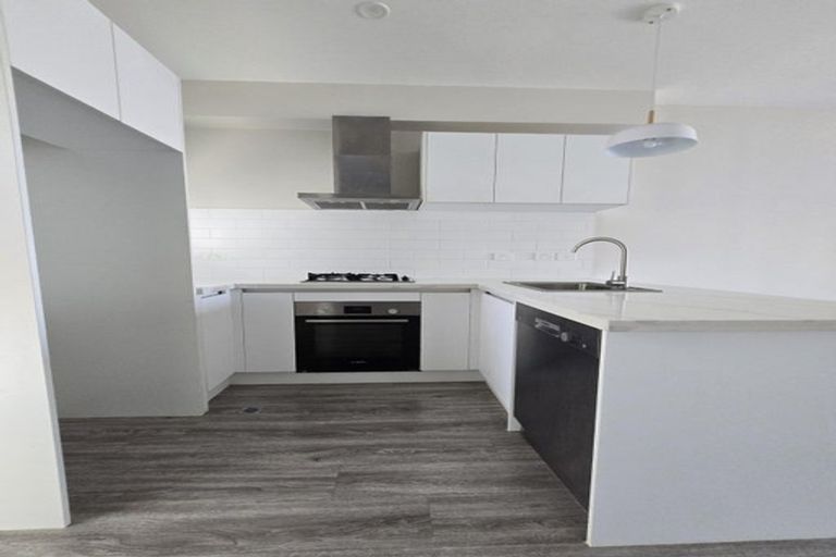 Photo of property in 2/6 Hepburn Road, Glendene, Auckland, 0602