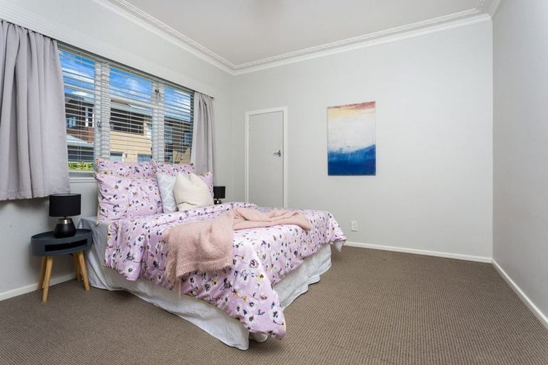Photo of property in 1/73 Ocean View Road, Hillcrest, Auckland, 0627