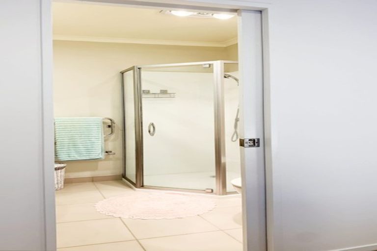 Photo of property in 49 The Track, Takanini, 2112