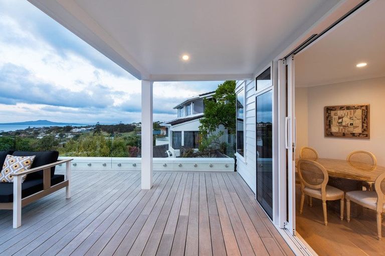 Photo of property in 17 Calypso Place, Rothesay Bay, Auckland, 0630