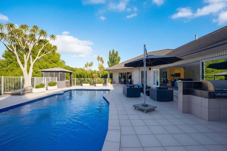 Photo of property in 7 Burgundy Park Avenue, Henderson, Auckland, 0612