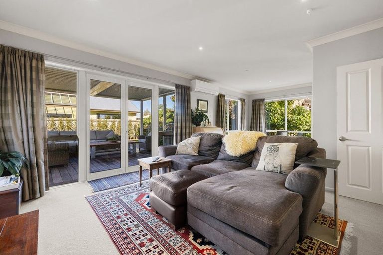 Photo of property in 54 Willowview Drive, Redwood, Christchurch, 8051