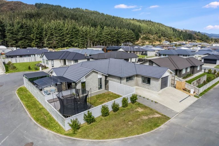 Photo of property in 4 Craigie Way, Wainuiomata, Lower Hutt, 5014