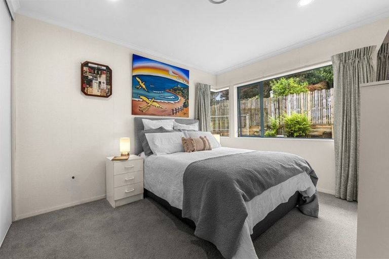 Photo of property in 16 Sherwood Grove, Northcross, Auckland, 0630