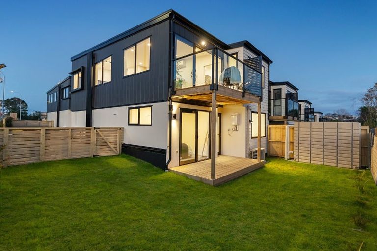 Photo of property in 935a Whangaparaoa Road, Manly, Whangaparaoa, 0930