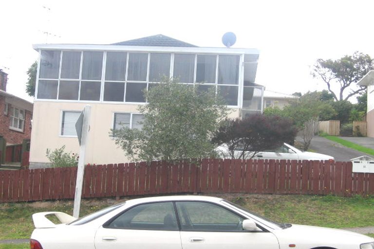 Photo of property in 1/11 Peach Road, Glenfield, Auckland, 0629
