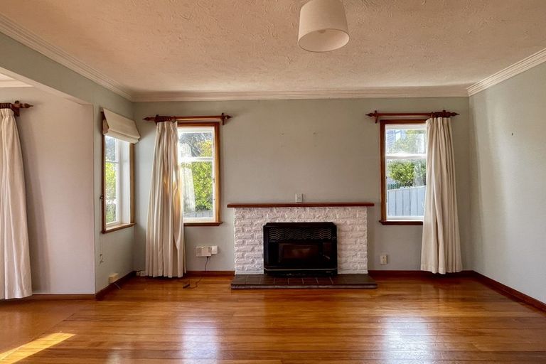 Photo of property in 9 Robert Street, Newlands, Wellington, 6037