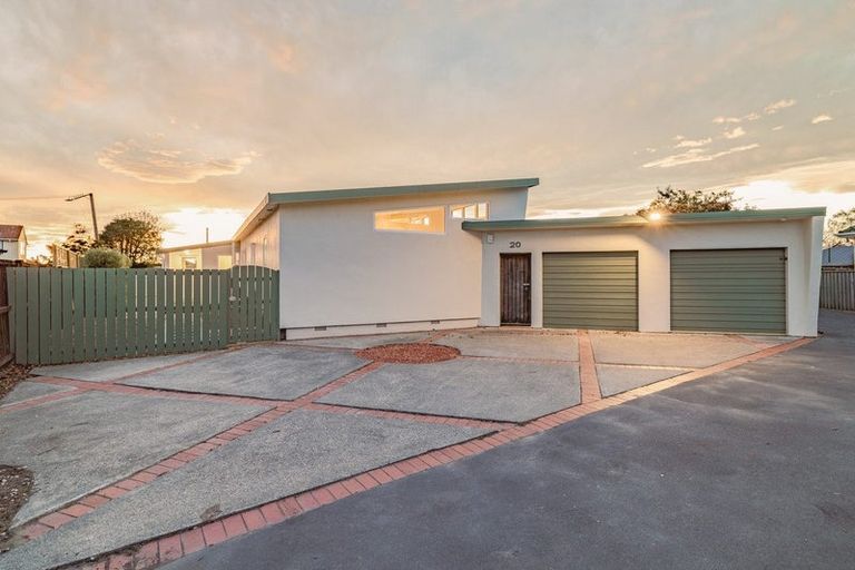 Photo of property in 20 Derrett Place, Saint Martins, Christchurch, 8022