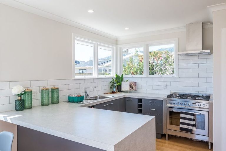 Photo of property in 7a Tawa Street, Waikanae, 5036