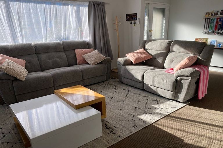 Photo of property in 5 Celeste Place, Totara Vale, Auckland, 0627