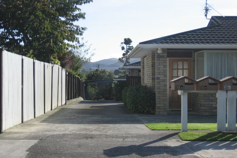 Photo of property in 2/3 Kennedy Grove, Stokes Valley, Lower Hutt, 5019