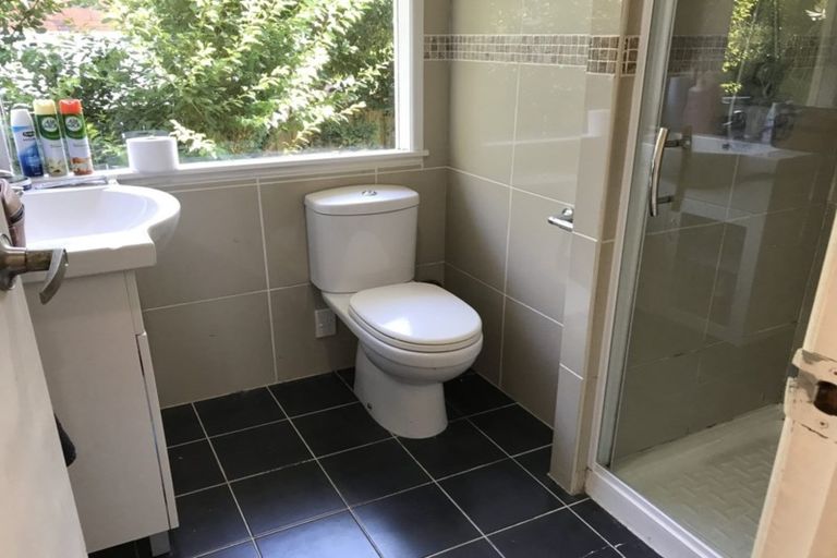 Photo of property in 75 Lake Road, Northcote, Auckland, 0627