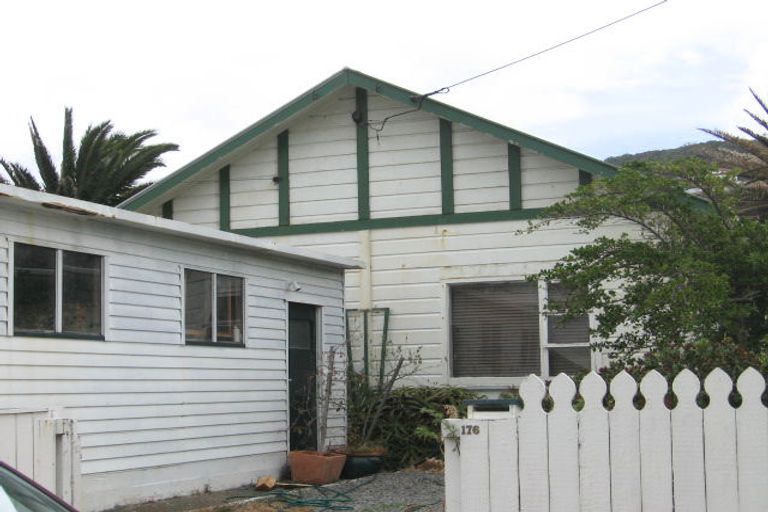 Photo of property in 178 Onepu Road, Lyall Bay, Wellington, 6022