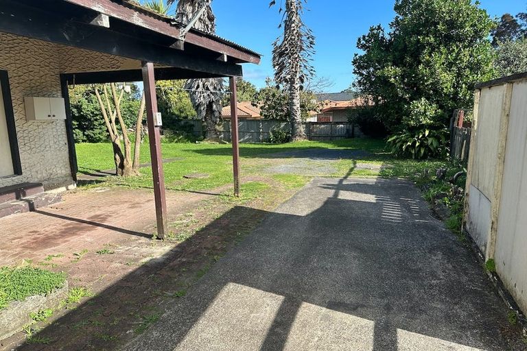 Photo of property in 12 Miller Road, Mangere Bridge, Auckland, 2022