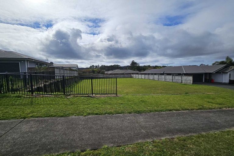 Photo of property in 4 Malbec Place, Huapai, Kumeu, 0810