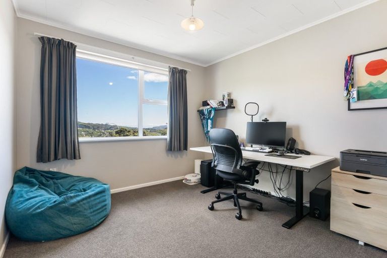 Photo of property in 16 Spicer Place, Tawa, Wellington, 5028