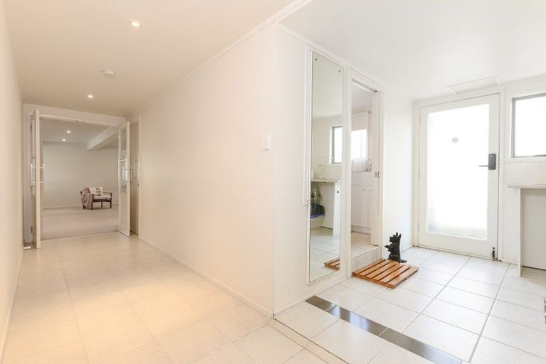 Photo of property in 18 Lavelle Road, Henderson, Auckland, 0612