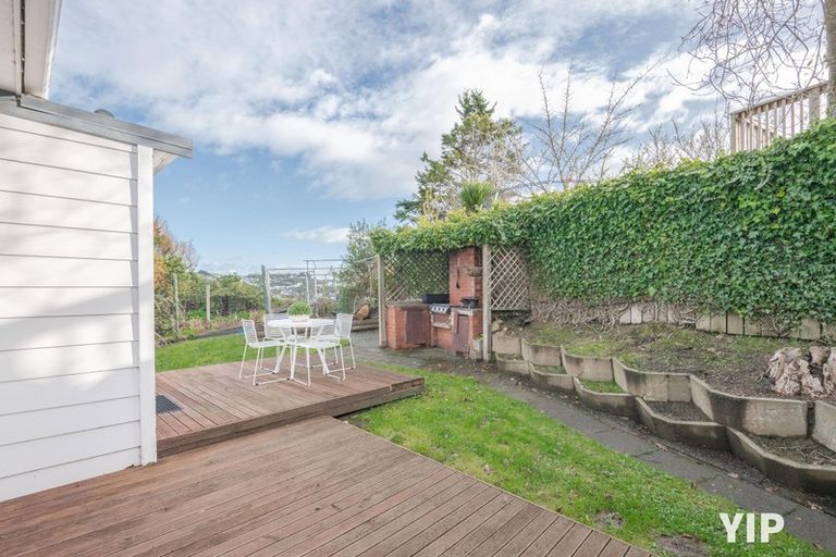 Photo of property in 96 Stewart Drive, Newlands, Wellington, 6037