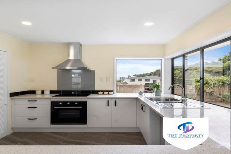 Photo of property in 128 Everglade Drive, Totara Heights, Auckland, 2105