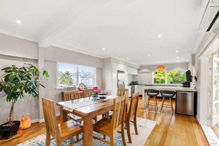 Photo of property in 1/282 East Coast Road, Forrest Hill, Auckland, 0620