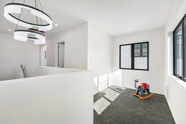 Photo of property in 15b Renata Crescent, Te Atatu Peninsula, Auckland, 0610