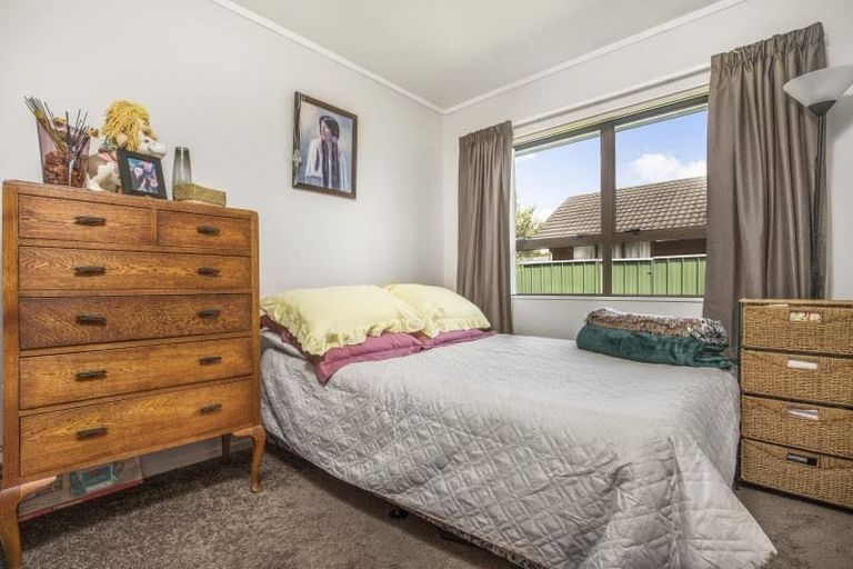 Photo of property in 2/24 Grove Road, Papakura, 2110