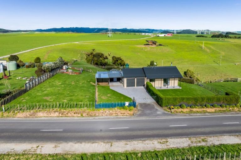 Photo of property in 902 Ararata Road, Ararata, Hawera, 4674