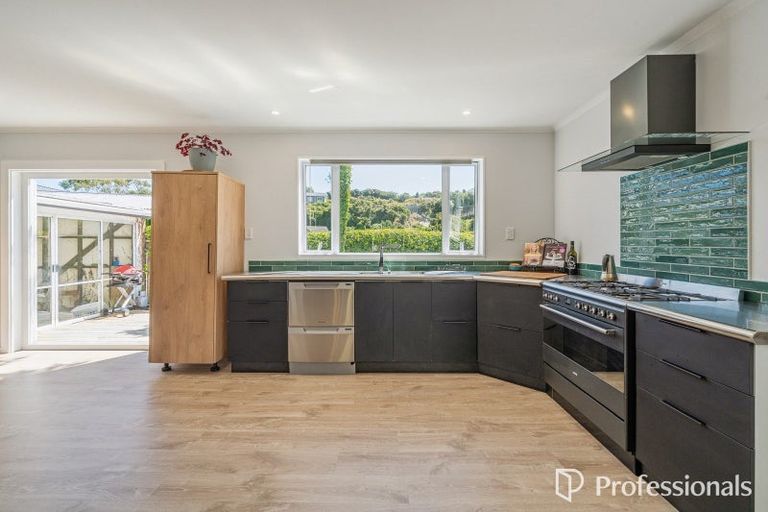 Photo of property in 13 Stratton Street, Normandale, Lower Hutt, 5010