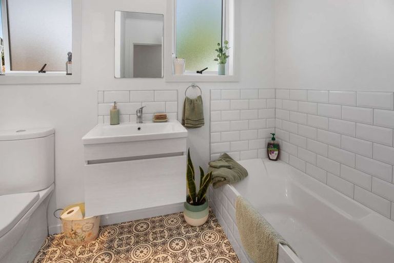 Photo of property in 27 Essex Street, Stratford, 4332