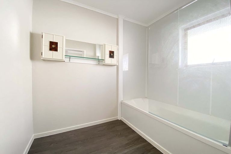 Photo of property in 2 Hogan Street, Pukekohe, 2120