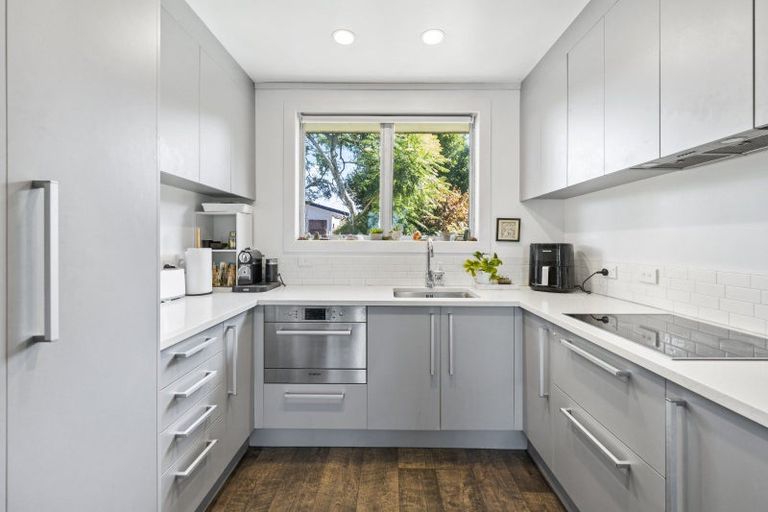 Photo of property in 13 Helleur Road, Massey, Auckland, 0614