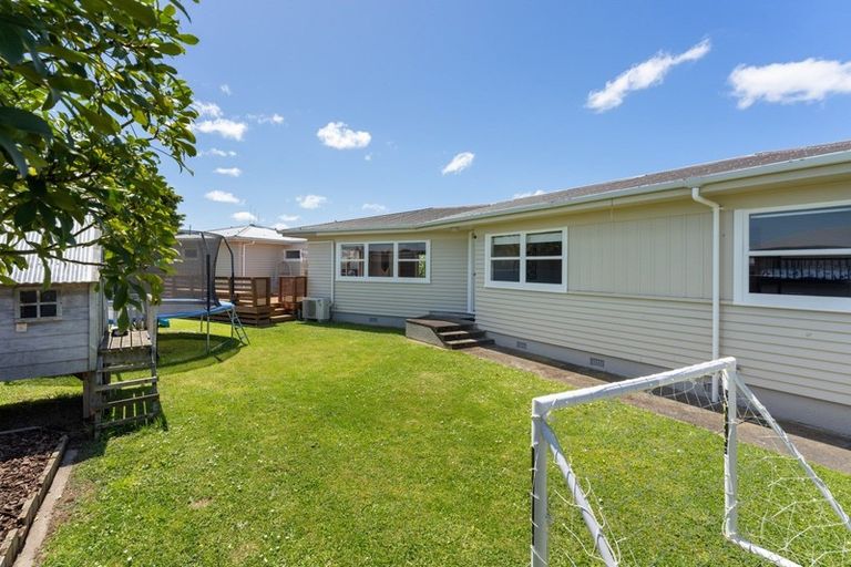 Photo of property in 8 Essex Place, Milson, Palmerston North, 4414