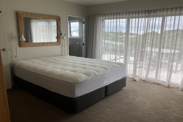 Photo of property in 92 Shakespear Road, Army Bay, Whangaparaoa, 0930