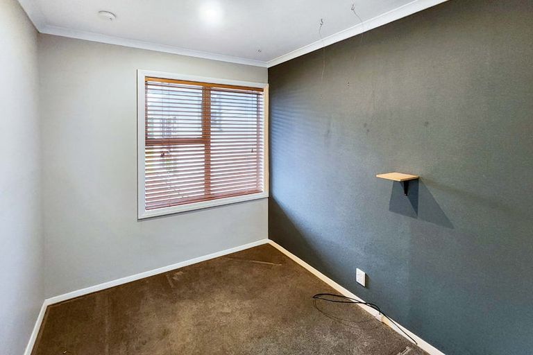 Photo of property in 215 Stokes Valley Road, Stokes Valley, Lower Hutt, 5019