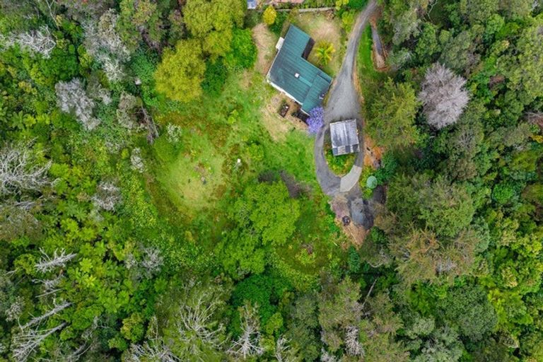 Photo of property in 10 Hobbs Road, Matakatia, Whangaparaoa, 0930