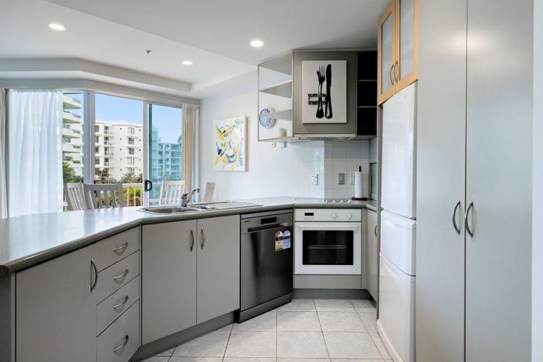 Photo of property in 10/12 Maunganui Road, Mount Maunganui, 3116