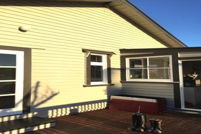 Photo of property in 28 Matenga Street, Waikanae, 5036