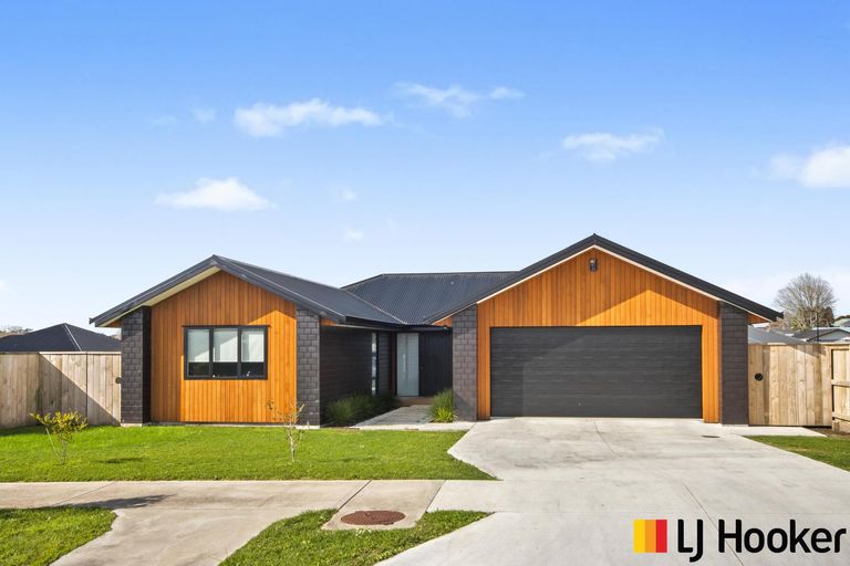 Photo of property in 9 Booker Drive, Tuakau, 2121