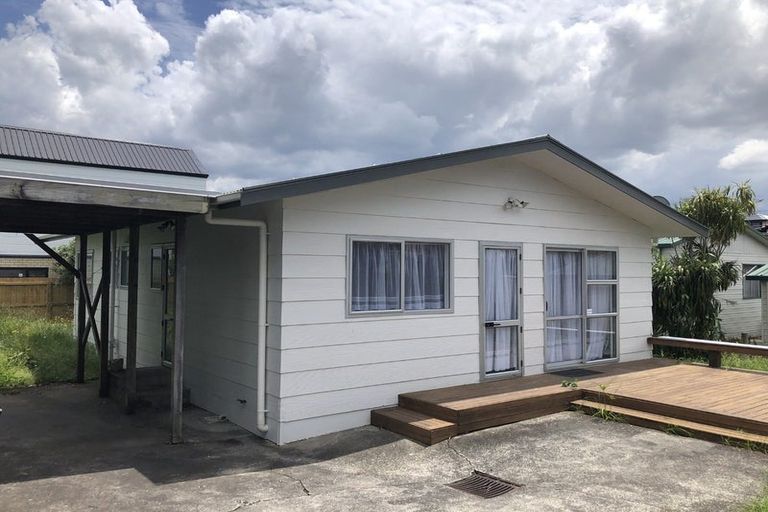 Photo of property in 2/388 Te Atatu Road, Te Atatu Peninsula, Auckland, 0610