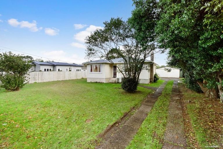 Photo of property in 15 Ranui Station Road, Ranui, Auckland, 0612